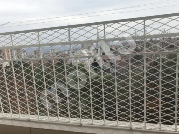 Balkon Güvenlik Filesi - 5 cm Gözenekli - Kare Desen - Beyaz - Görsel 4