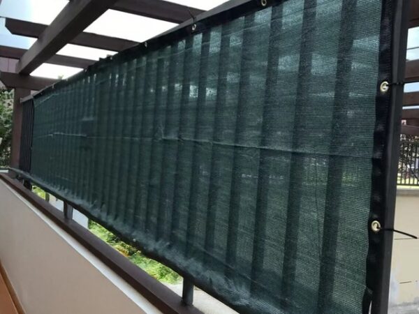 morilu-yesil-95lik-yesil-siyah-seritli-balkon-1